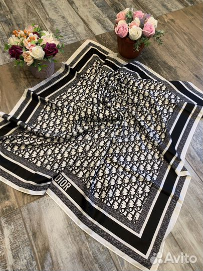 Шелковый платок Dior белый с черным монограмм