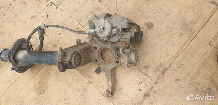 Суппорт левый Golf 5