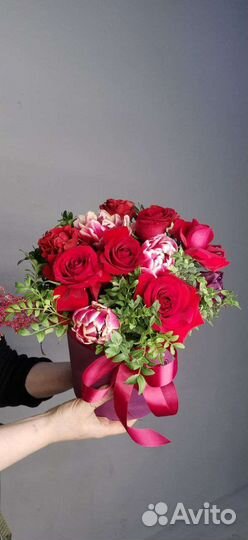 Цветы в шляпной коробке