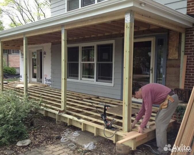 Строительная бригада пристройки террасы