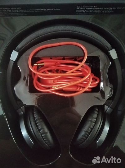 Беспроводные и проводные наушники