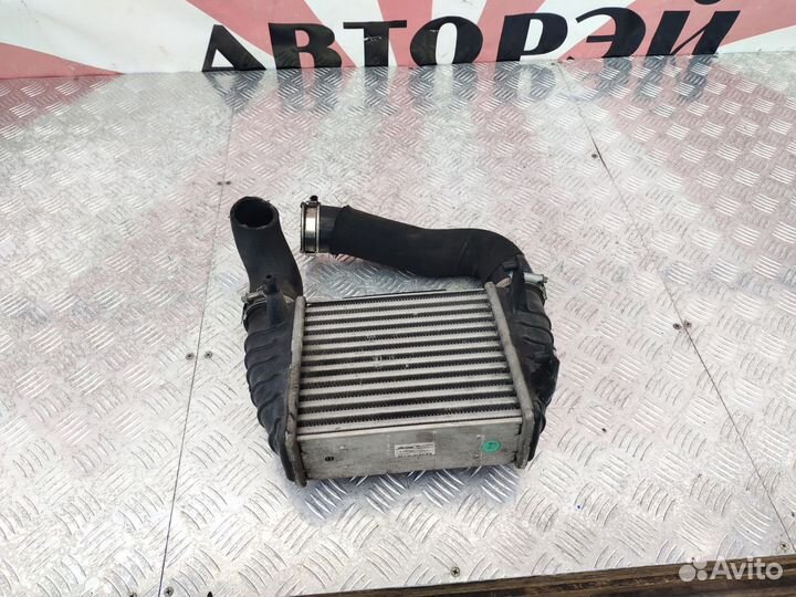 Интеркулер правый Audi A4 B7 2.0 Tfsi