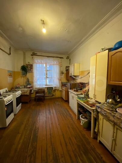 Комната 18 м² в 6-к., 1/2 эт.