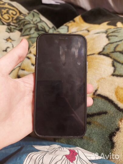 Телефон iPhone 12