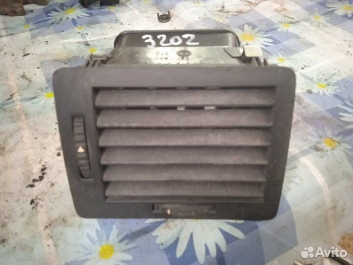 Дефлектор воздушный передний Skoda Fabia