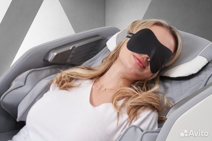 Массажное кресло (бело-серое)