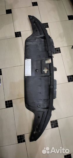 Кожух замка капота land cruiser 200