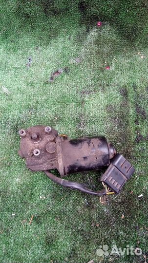 Моторчик стеклоочистителя передний Opel Omega