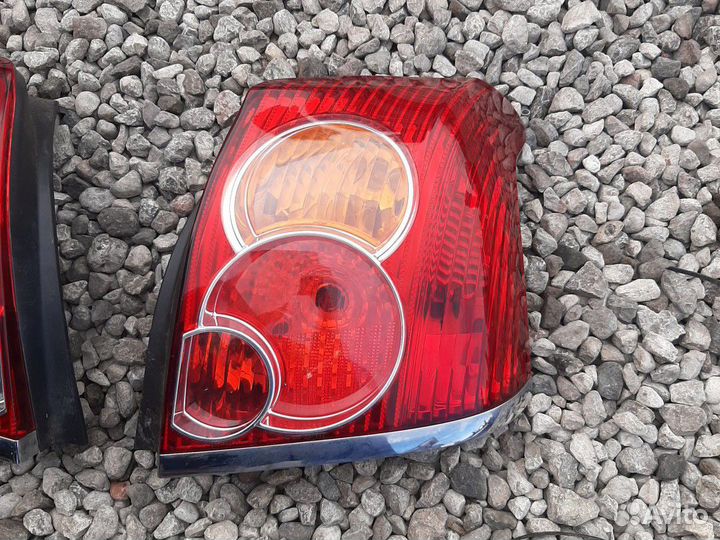 Фонарь Тойота Авенсис 2 хетчбэк