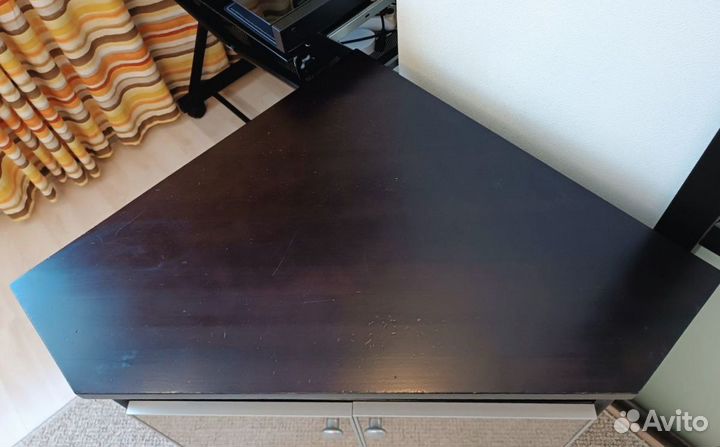 Тумба под телевизор угловая деревянная