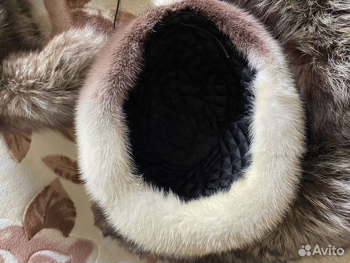 Меховые шапки и воротник