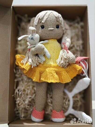 Вязаная кукла ручной работы