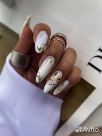Модель на маникюр