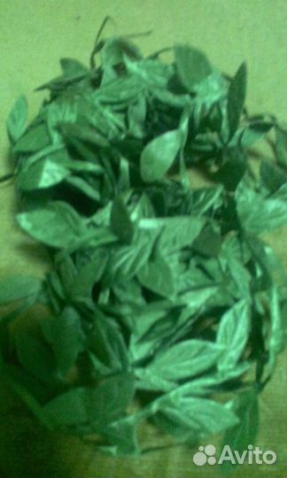 Лента с листьями