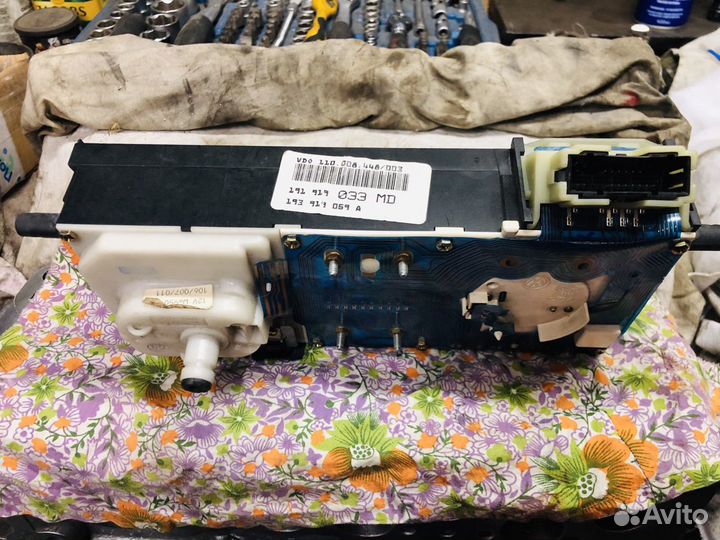 Щиток приборов Фольксваген Гольф-2,1.6 Б