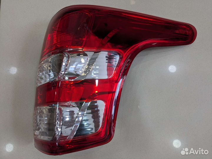 Фонарь задний правый mitsubishi L200 2015-2018