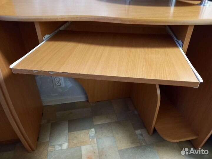 Компьютерный стол