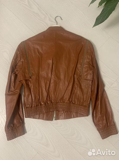 Кожаная куртка женская 44-46 размер