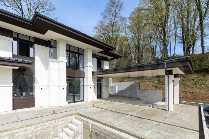 Дом 310 м² на участке 8 сот.