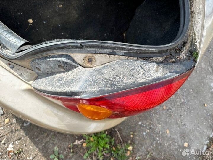 Фонарь задний правый Kia Rio седан 1.5 A5D 2001