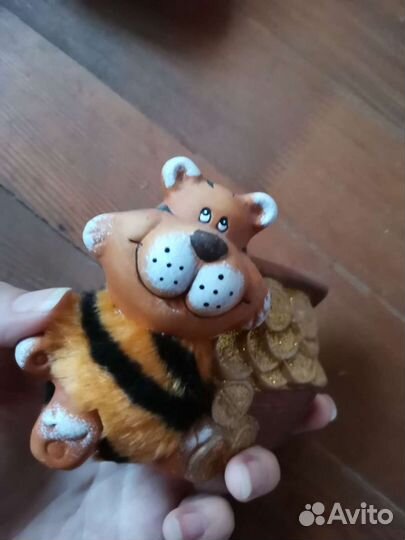 Статуэтка 11.5 на 5см. Высота 10см