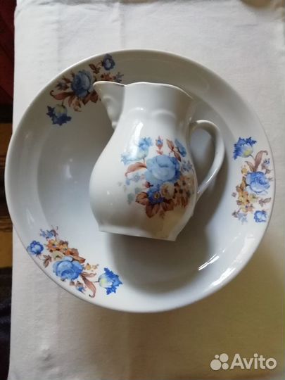 Молочник и ваза на ножке