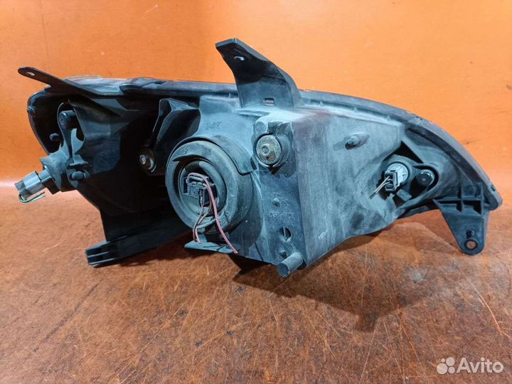 Фары Daihatsu Yrv M201G