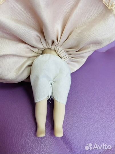 Фарфоровая куколка