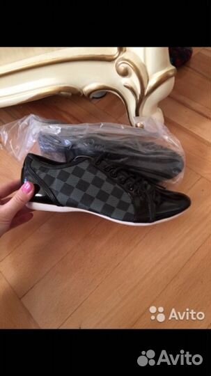 Кроссовки новые