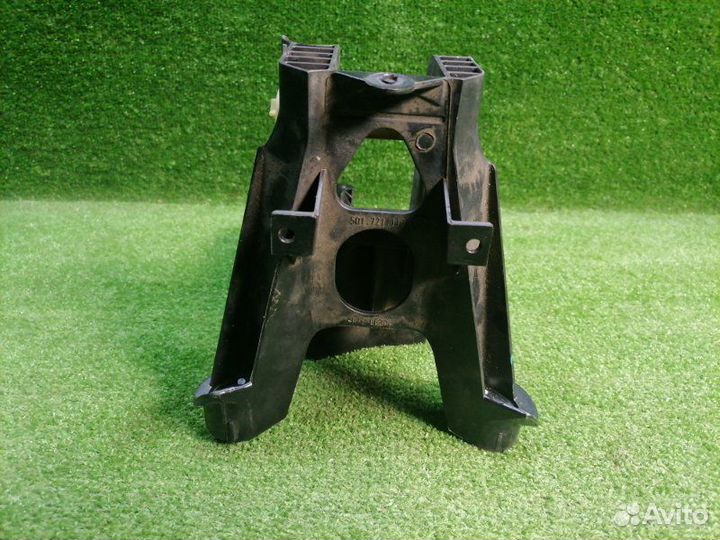 Кронштейн Skoda Octavia A7 CWV 2014