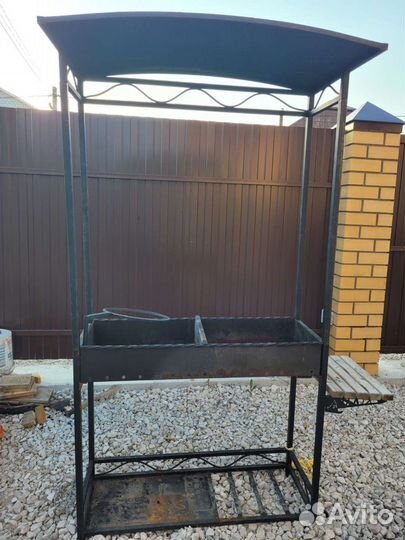 Мангал с крышей