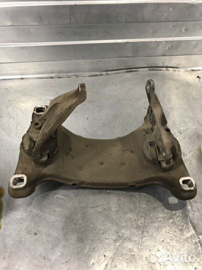 Кронштейн кпп Audi A8 4E8 BFM 2002-2009