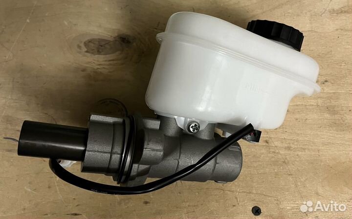 Цилиндр главный тормозной с бачком Hover H5 дизель