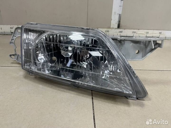 Фара правая Mazda Premacy CP 1999-2005