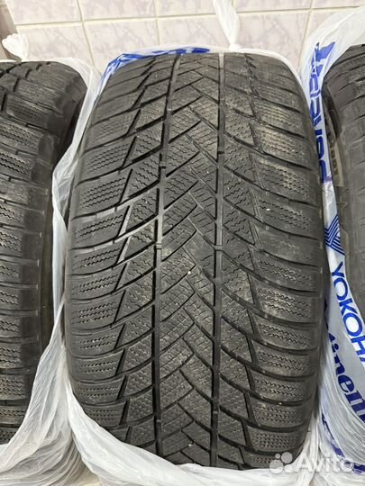 Bridgestone Blizzak LM-001 285/45 R21 113V