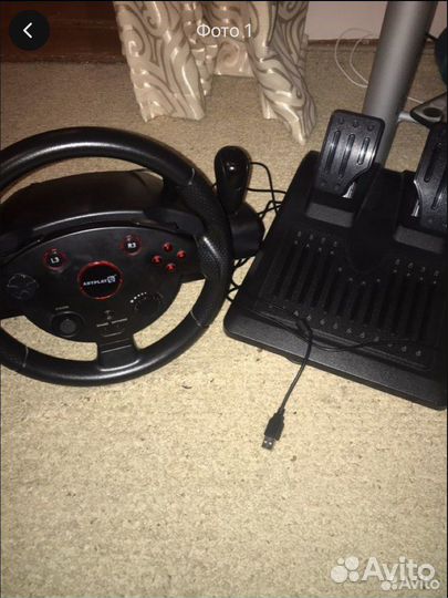 Игровой руль с педалями