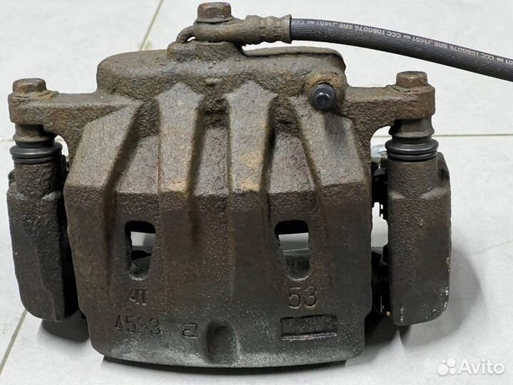 Суппорт тормозной передний Lexus Rx 4