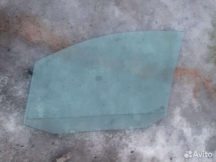 Стекло передней двери Фольксваген Тоуран