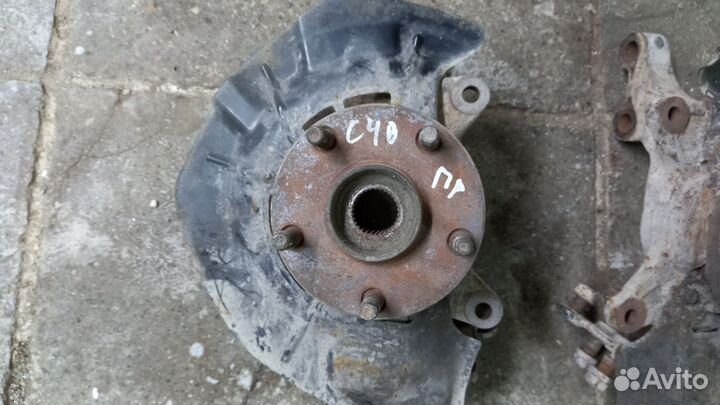 Поворотный кулак передний Toyota Camry С40