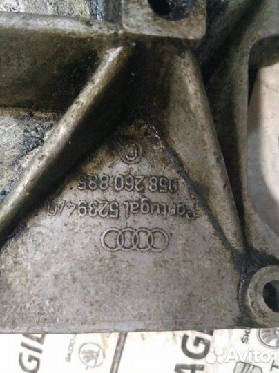 Кронштейн компрессора кондиционера Volkswagen