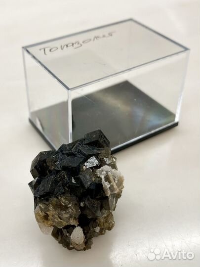 Минерал топазолит коллекция