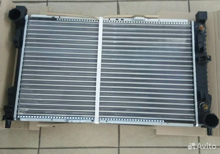 Радиатор охлаждения Mercedes W203