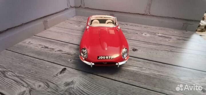 Модель Jaguar 1/18 Бураго