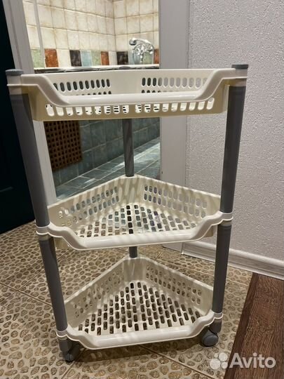 Этажерка на колесиках