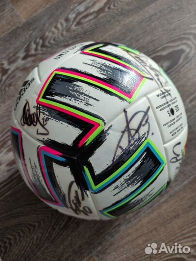Футбольный мяч с автографами