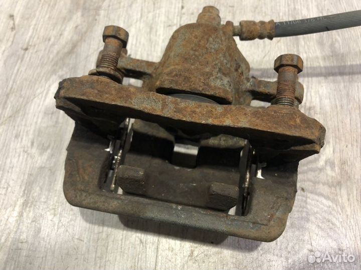 Суппорт тормозной задний правый Hyundai Tucson JM