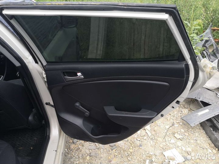 Задняя правая дверь Hyundai Solaris хетчбэк 15г