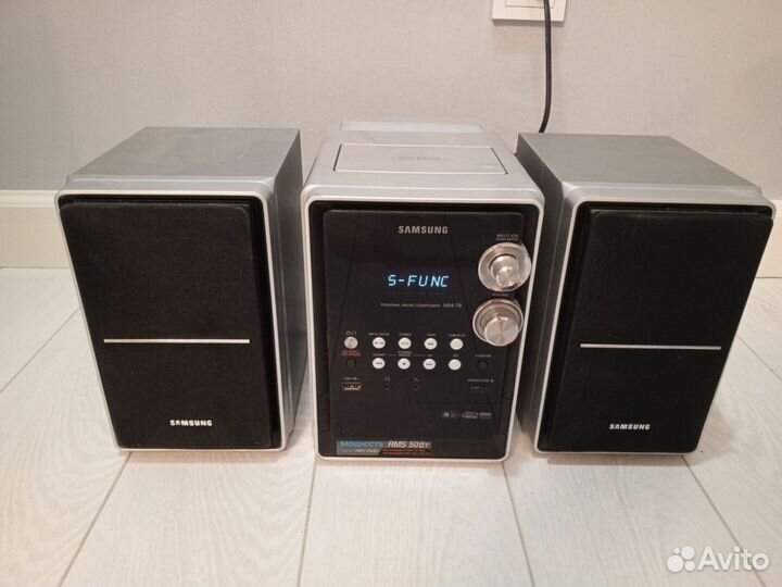 Лазерный музыкальный центр Samsung