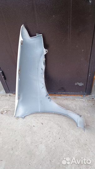 Крыло переднее левое Mazda Demio DW3W DW5W 1998