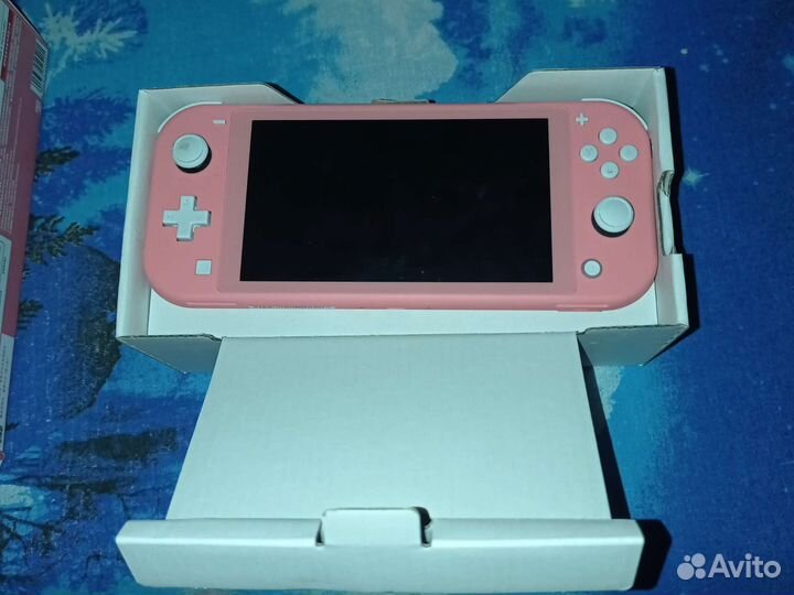 Nintendo switch lite коралловый с игрой